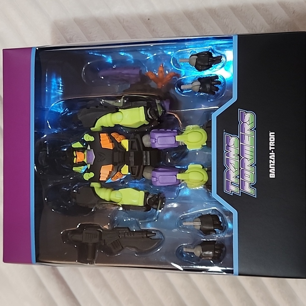 NIB Transformers Super 7 Ultimates! Banzai-Tron Action Figure